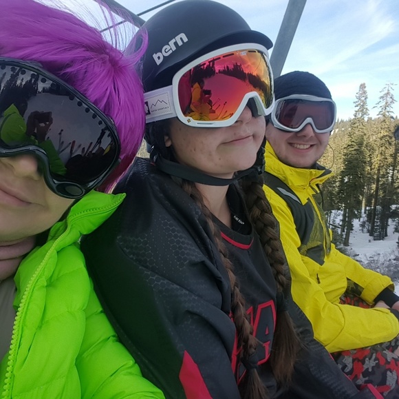 Meet your Posher, Cindy - Picture 3 of 4